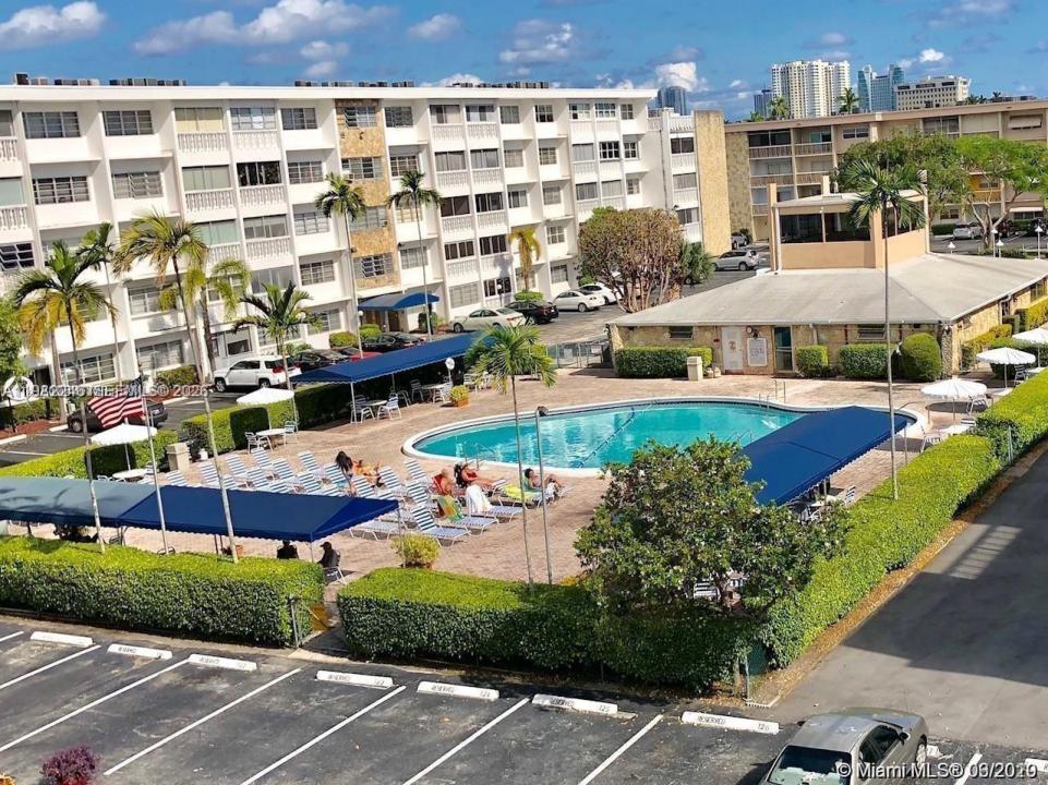 215 SE 3rd Ave 101A, Hallandale Beach, Florida 33009, USA