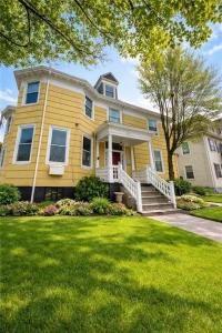 123 Cottage Street 5, Pawtucket, RI 02860, USA