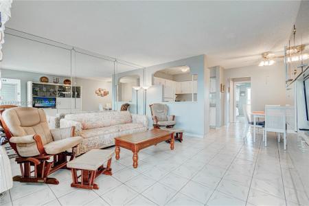 800 SW 10th Ter 20T, Hallandale Beach, Florida 33009, USA
