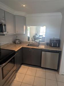 3920 Inverrary Blvd 204C, Lauderhill, Florida 33319, USA