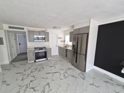 16410 Miami Dr 304, North Miami Beach, Florida 33162, USA