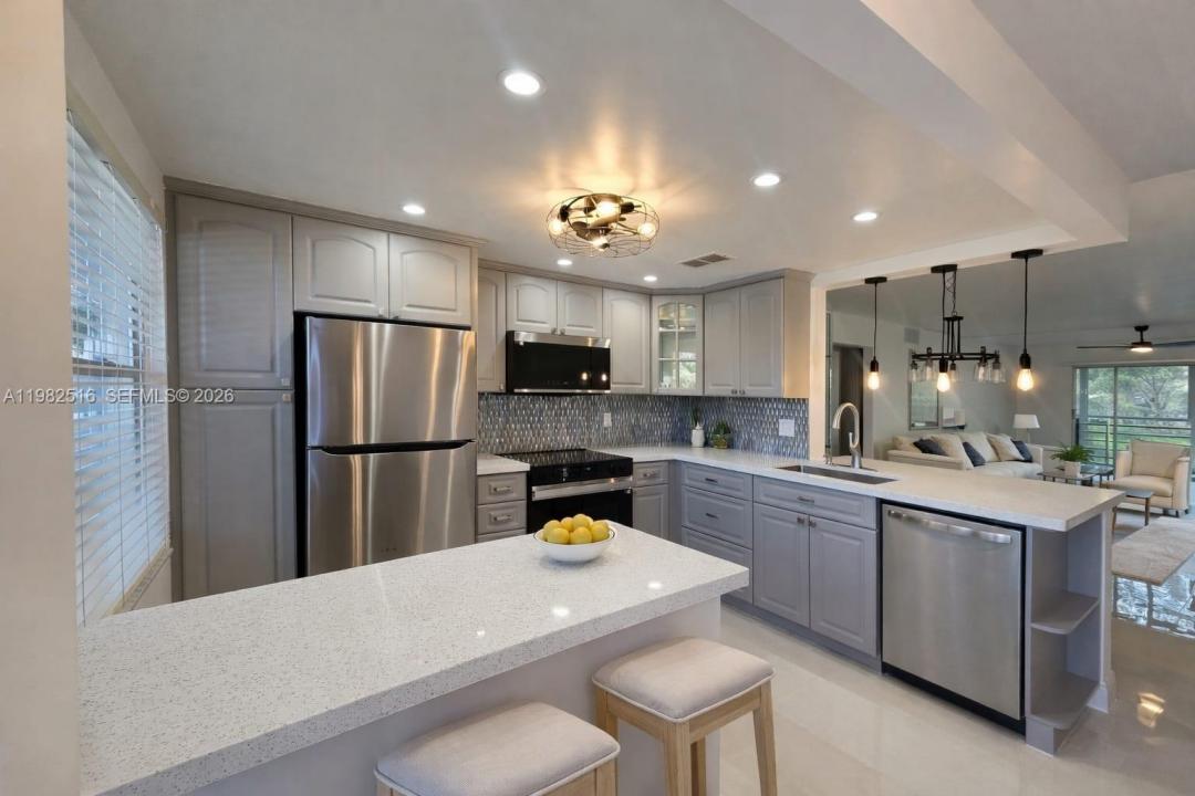 2403 Antigua Cir L2, Coconut Creek, Florida 33066