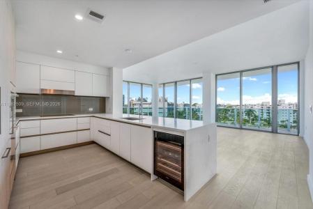 9201 E Bay Harbor Dr 702, Bay Harbor Islands, Florida 33154, USA