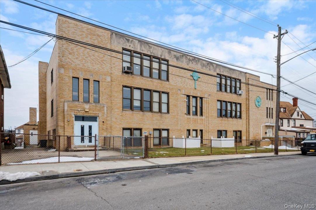 90 Henry Street, Hempstead, New York 11096, Stati Uniti