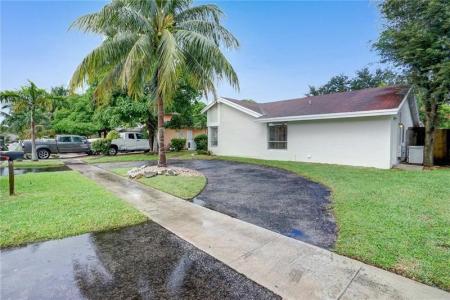 8221 SW 3rd Court, North Lauderdale, פלורידה 33068, ארצות הברית של אמריקה 