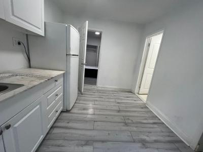 1053 NE 149th St, Miami, Florida 33161, USA