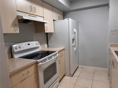 655 SW 111th Way 105, Pembroke Pines, Florida 33025, USA
