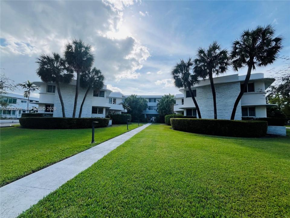 10190 Collins Ave 106, Bal Harbour, Florida 33154, USA