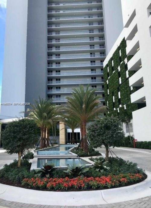 16385 Biscayne Blvd 2702, North Miami Beach, Floryda 33160, USA