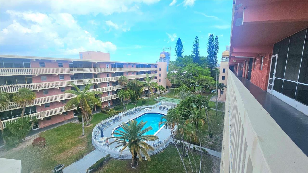 180 NE 12th Ave 10E, Hallandale Beach, Floride 33009, États-Unis