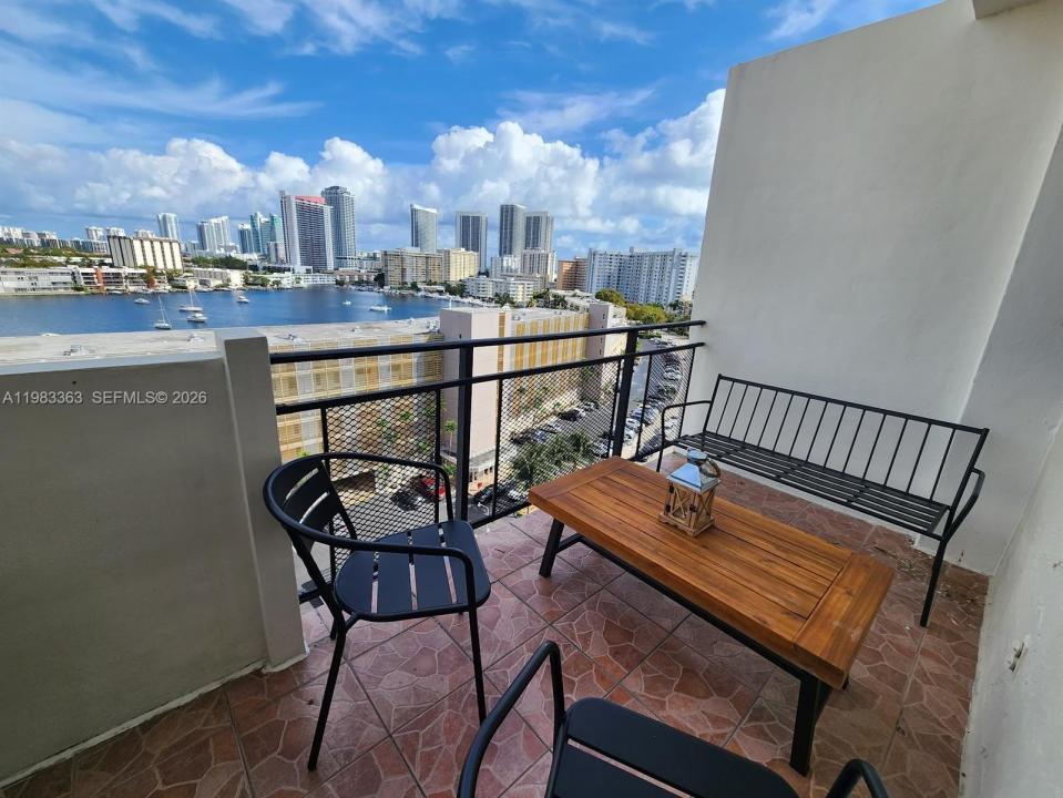401 Golden Isles Dr 1114, Hallandale Beach, Florida 33009, Stati Uniti