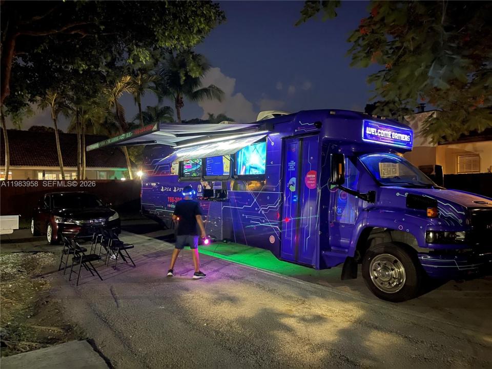GAMING BUS BUSINESS SW FOR SALE, Cutler Bay, 플로리다 33190, 미국