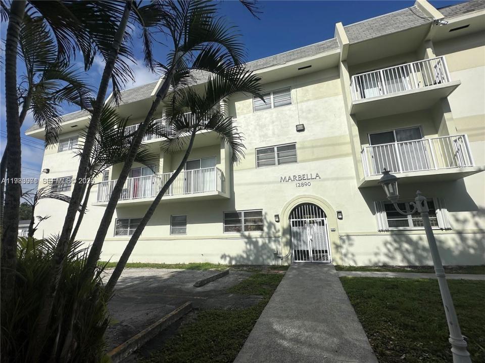 12890 NE 8th Ave 101, North Miami, Floride 33161, États-Unis