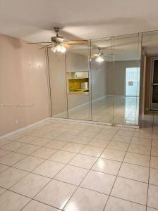 410 SE 2nd St 102, Hallandale Beach, Florida 33009, USA
