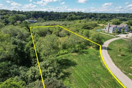 100 Summerfield Lane, Middletown, Rhode Island 02842