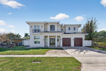 310 SE 9th Court, Pompano Beach, Florida 33060, USA