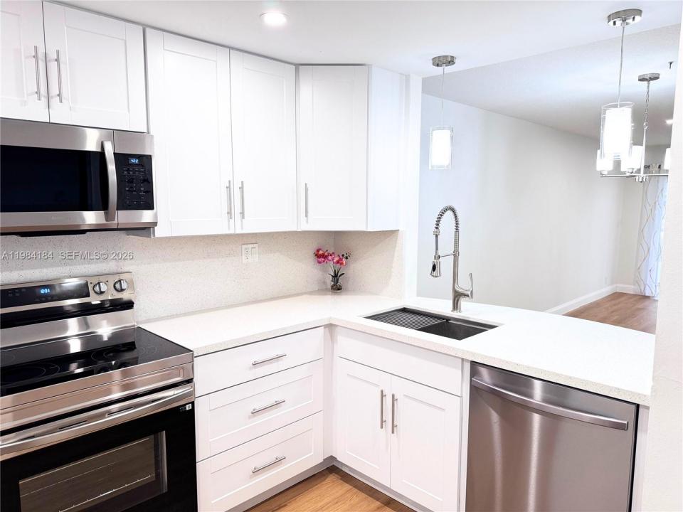 8846 W Mcnab Rd 106, Tamarac, Florida 33321, Stati Uniti