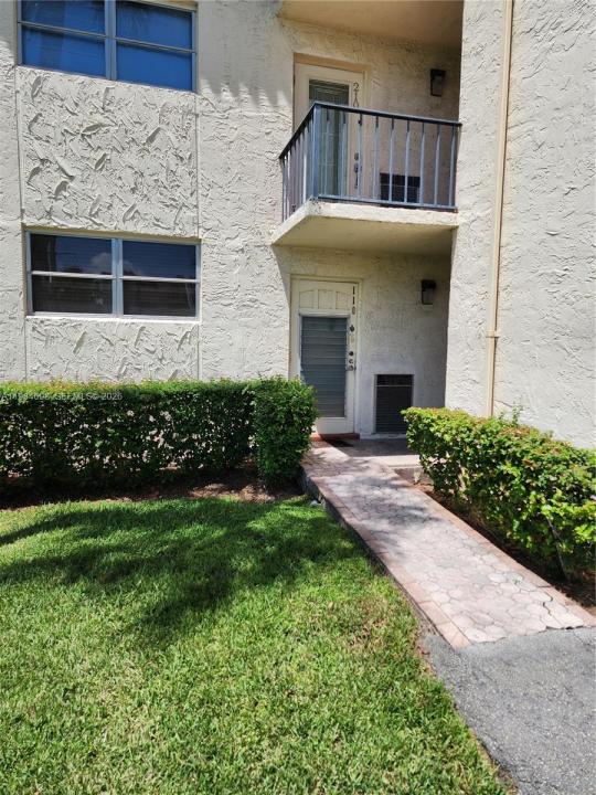 681 S Hollybrook Dr 110, Pembroke Pines, Floride 33025, États-Unis