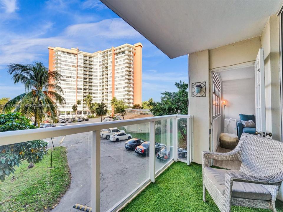 1351 NE Miami Gardens Dr 203E, Miami, Florida 33179, Stati Uniti