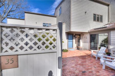 35 Seabreeze Lane, Bristol, Rhode Island 02809, USA