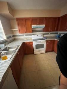 2726 NW 131st St 2726, Opa-Locka, 佛羅里達州 33054, 美國