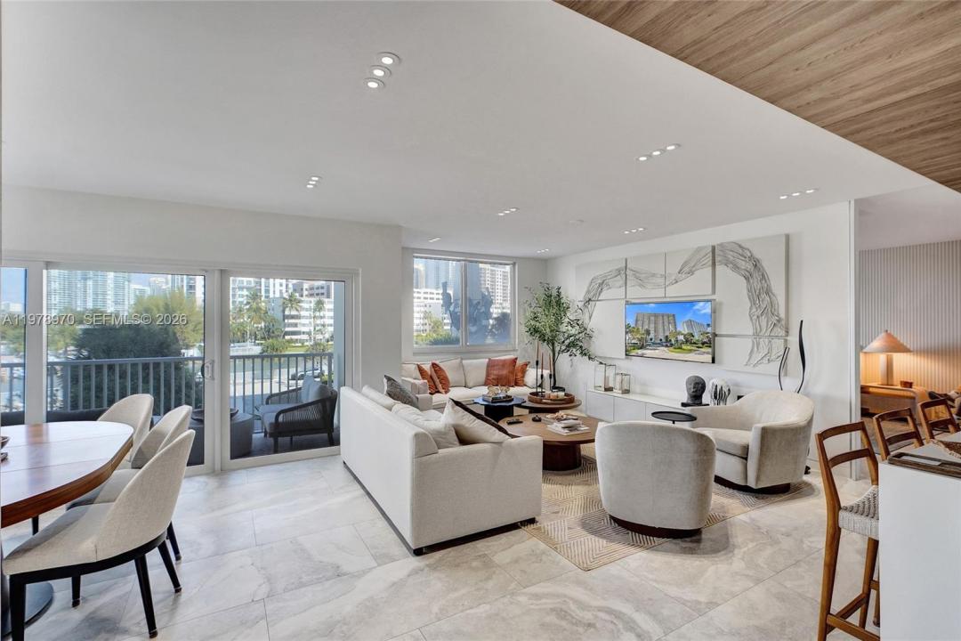 300 Bayview Dr 205, Sunny Isles Beach, Florida 33160, USA