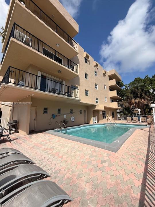 3860 NE 170th St 304, North Miami Beach, Floride 33160, États-Unis