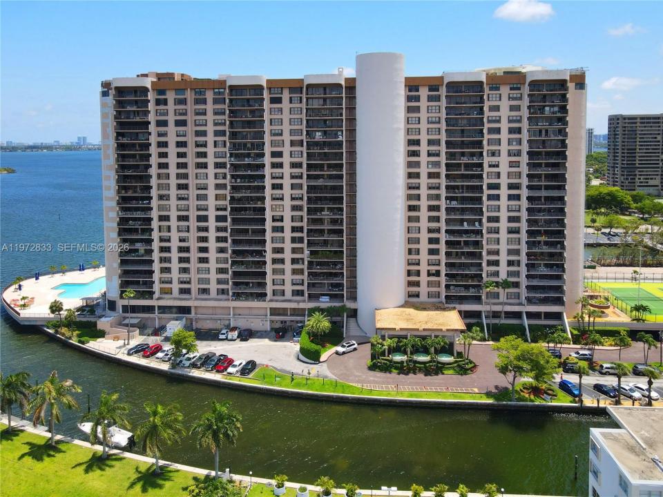 1800 NE 114th St 711, Miami, Florida 33181, USA