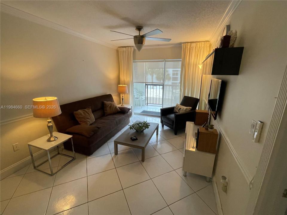 201 178th Dr 313, Sunny Isles Beach, Floride 33160, États-Unis