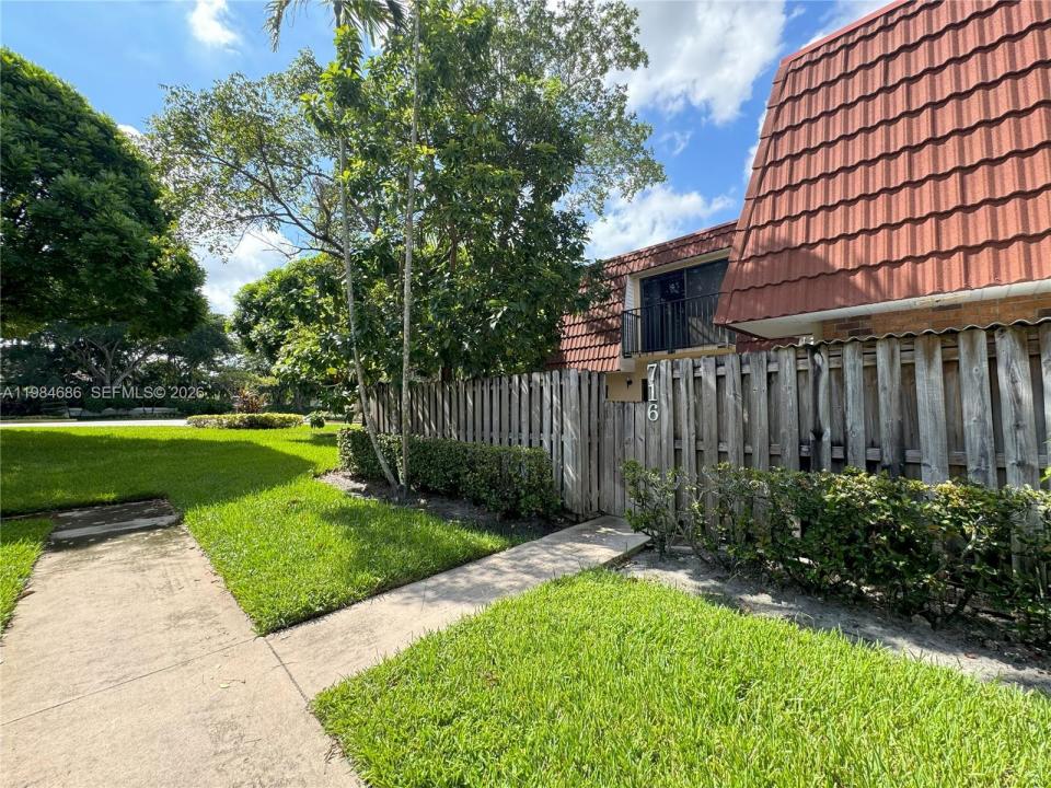 716 NW 98th Way, Plantation, Florida 33324