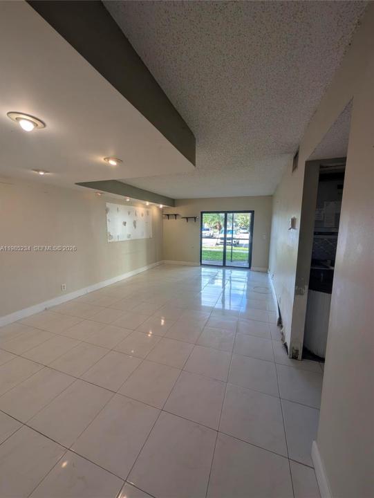 3720 N Pine Island Rd 136, Sunrise, Floryda 33351, USA