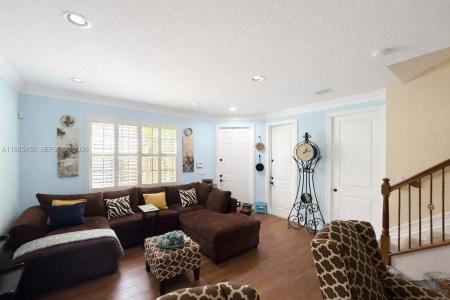 110 E Riverwalk Cir E, Plantation, Florida 33325, USA