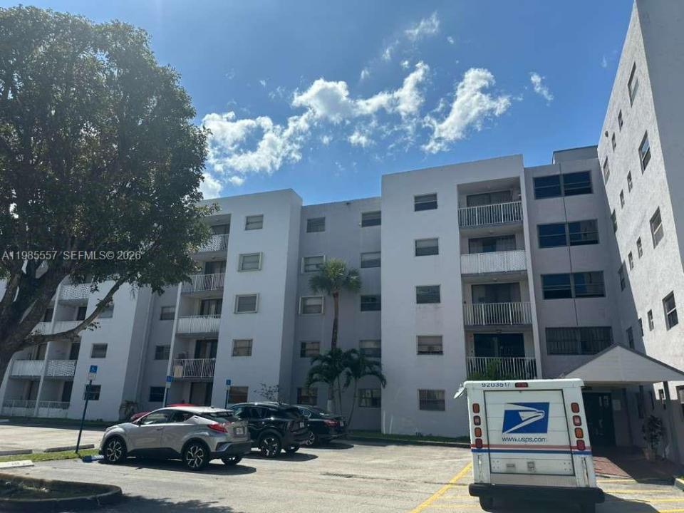 8185 NW 7th St 319, Miami, Flórida 33126, Estados Unidos