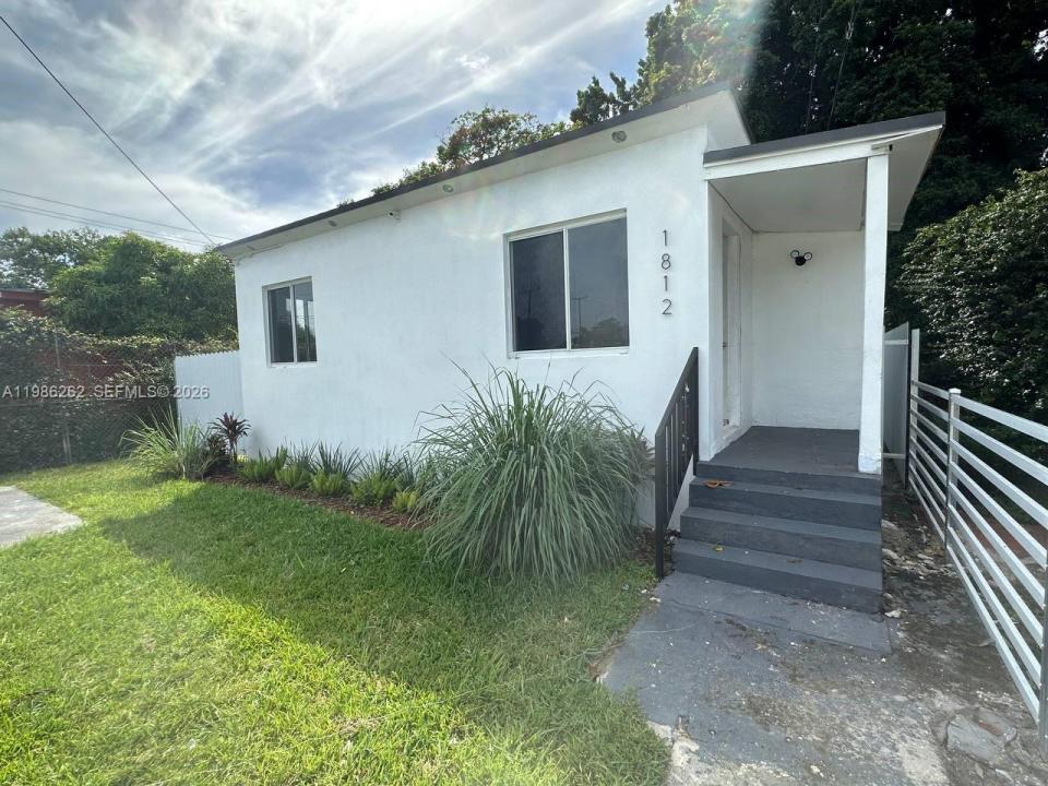 1812 NW 64th St, Miami, Flórida 33147, Estados Unidos