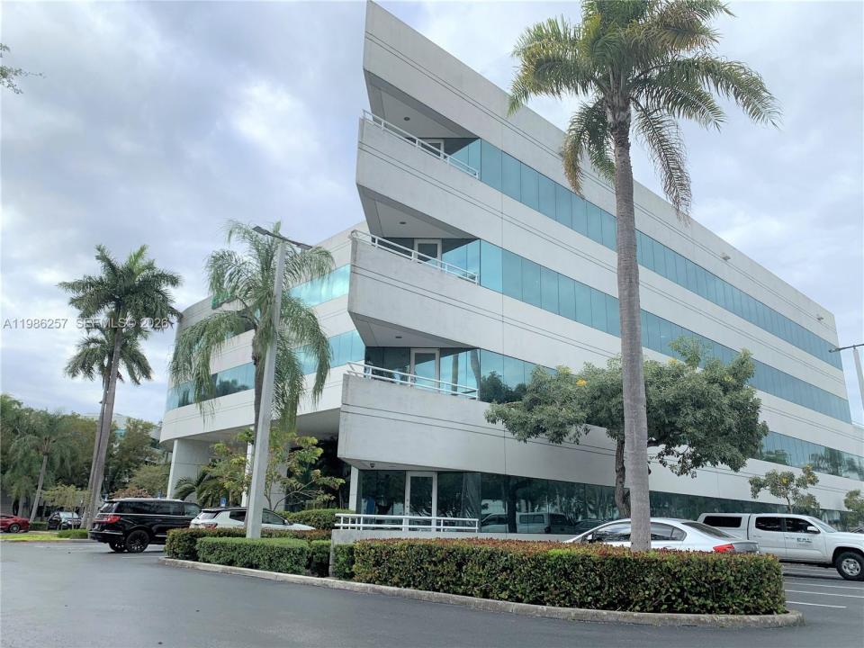 5959 Waterford District Dr 305, Miami, Florida 33126, USA