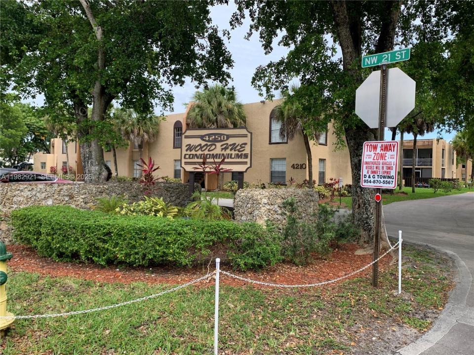4210 NW 21st St 102, Lauderhill, Florida 33313, USA