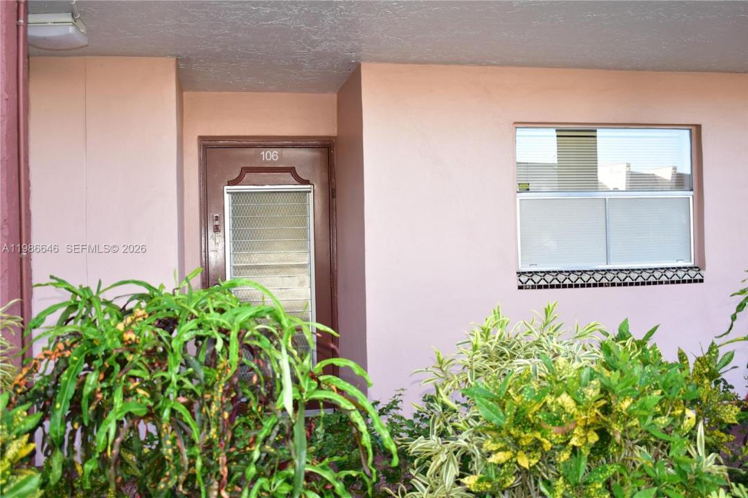 9561 Sunrise Lakes Blvd 106, Sunrise, Floryda 33322, USA