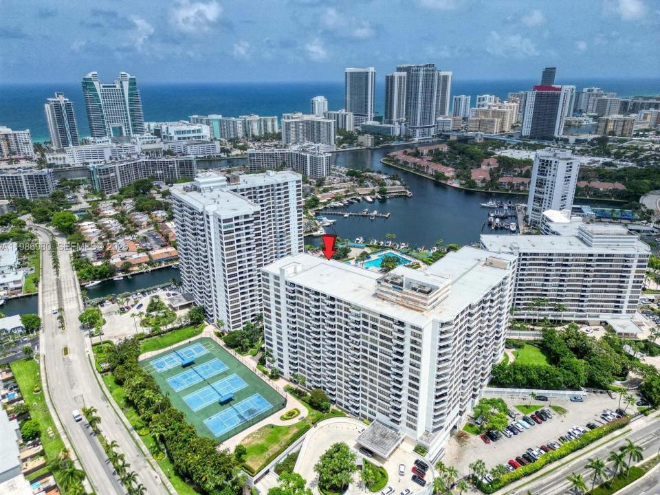 600 Three Islands Blvd 310, Hallandale Beach, פלורידה 33009, ארצות הברית של אמריקה