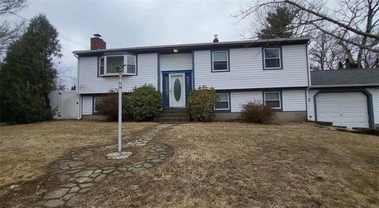 59 Bratt Lane, West Warwick, RI 02893, USA