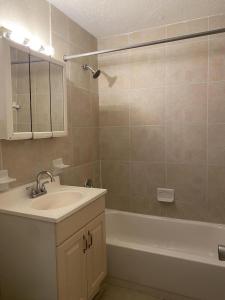 124 Yacht Club Drive 6, North Palm Beach, Florida 33408, USA