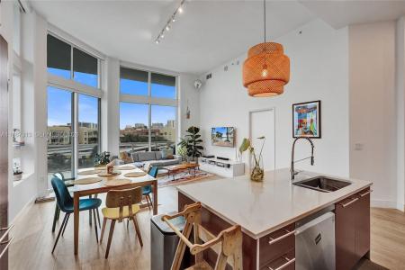 1900 N Bayshore Dr 816, Miami, Florida 33132, USA