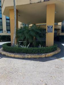 11800 SW 18th St 327-4, Miami, Florida 33175, USA