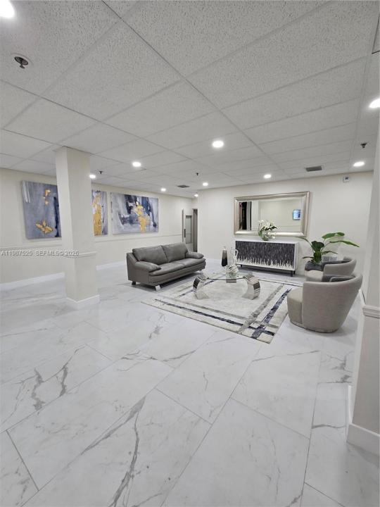 900 NE 195th St 709, Miami, Floride 33179, États-Unis