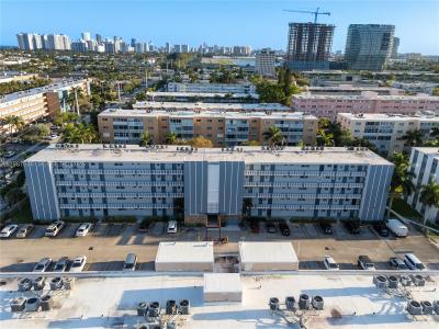 233 NE 14th Ave 406, Hallandale Beach, Florida 33009, USA