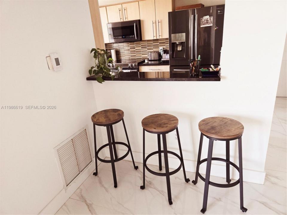 1650 Coral Way 702, Miami, Floride 33145, États-Unis