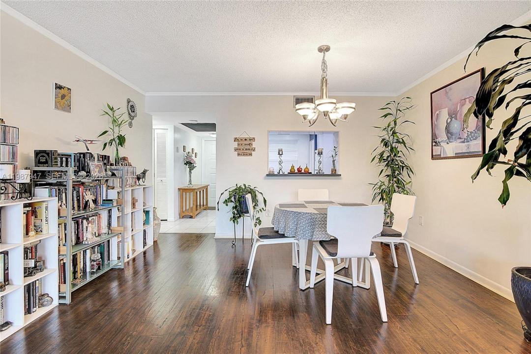 1100 Colony Point Cir 302, Pembroke Pines, Florida 33026, USA