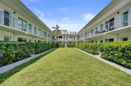 9270 E Bay Harbor Dr 10B, Bay Harbor Islands, Florida 33154, USA