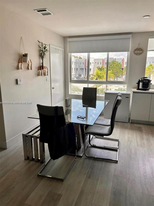 2561 NE 193rd St 1201, Miami, Floryda 33180, USA