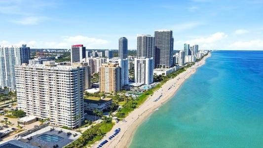 1950 S Ocean Dr 2C, Hallandale Beach, Florida 33009, USA