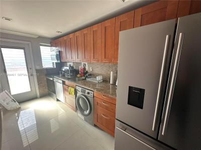 1450 NE 170th St 306, North Miami Beach, Florida 33162, USA